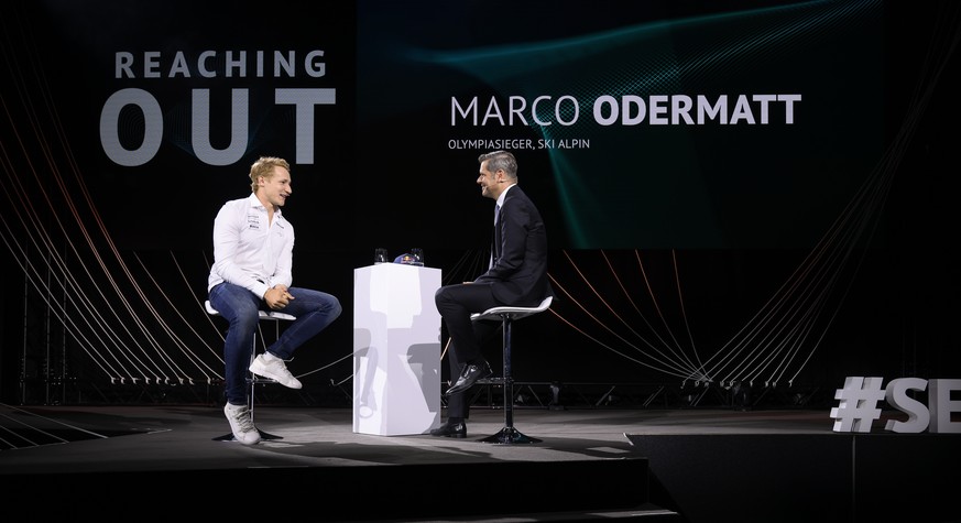 epa09992246 Switzerland&#039;s Olympic champion in Alpine Skiing Marco Odermatt (L) with moderator Urs Gredig during the Swiss Economic Forum SEF in Interlaken, Switzerland, 02 June 2022. EPA/ANTHONY  ...