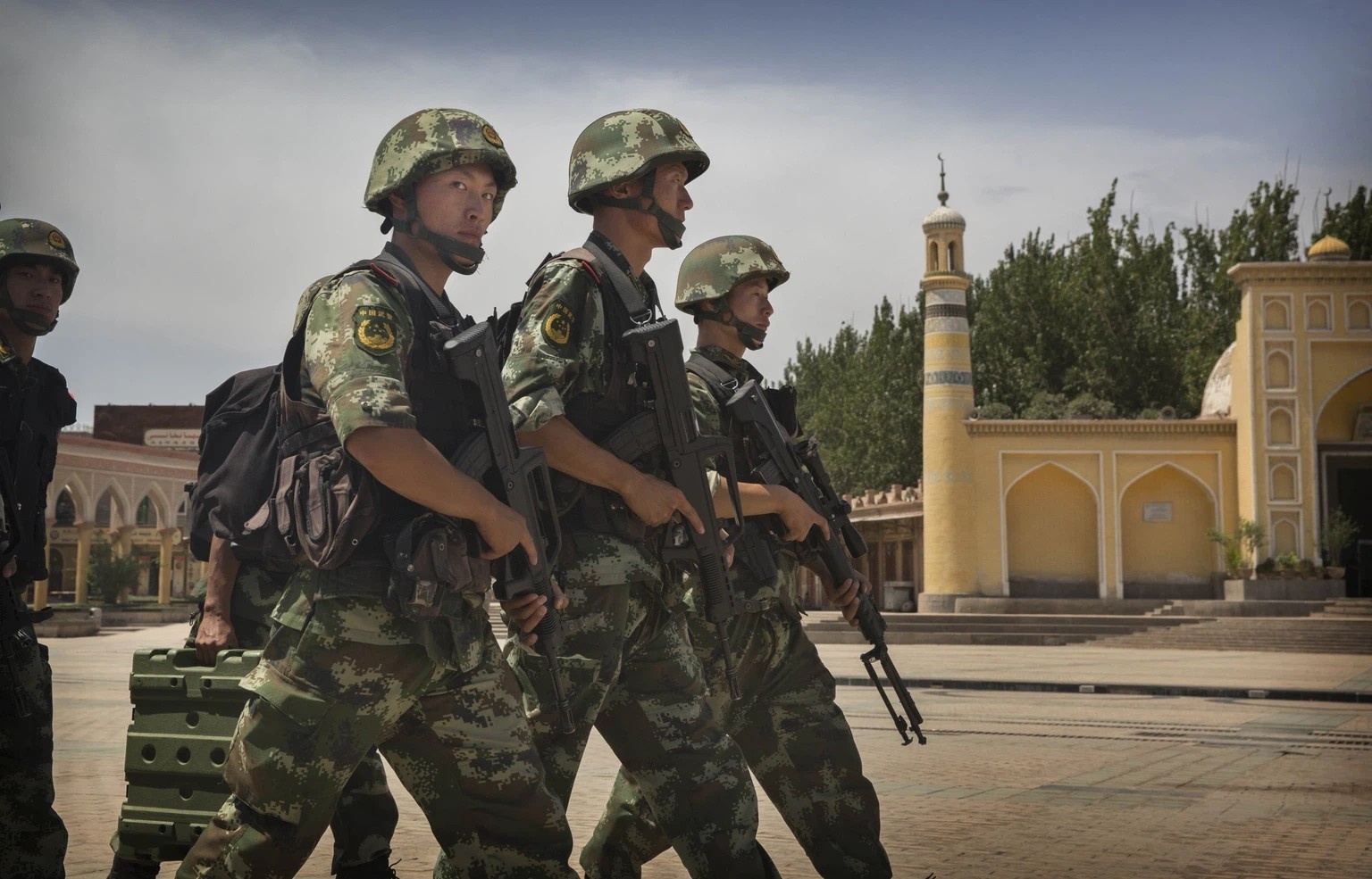 Unruheprovinz: Chinesische Soldaten vor der Id-Kah-Moschee in Kaschgar.