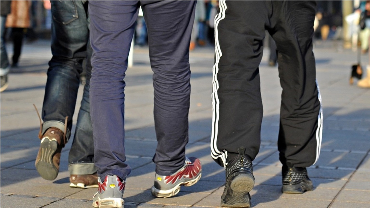 Download Karl lagerfeld trainerhose zitat For iPhone