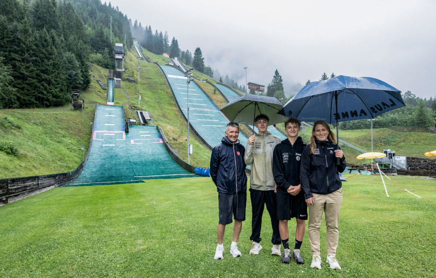 Eine Familie der Nordische Kombination. Hippolyt Kempf, Finn Kempf, Noè Kempf und Pia Kempf.