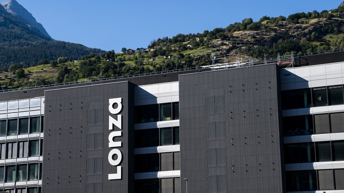 ARCHIVBILD ZUR MELDUNG, DASS LONZA IN VISP 1200 NEUE ARBEITSPLAETZE SCHAFFT, AM SAMSTAG, 10. APRIL 2021 - Lo logo de la Lonza en Valais est visible sur l'un des nouveaux batiments du site le jeud ...