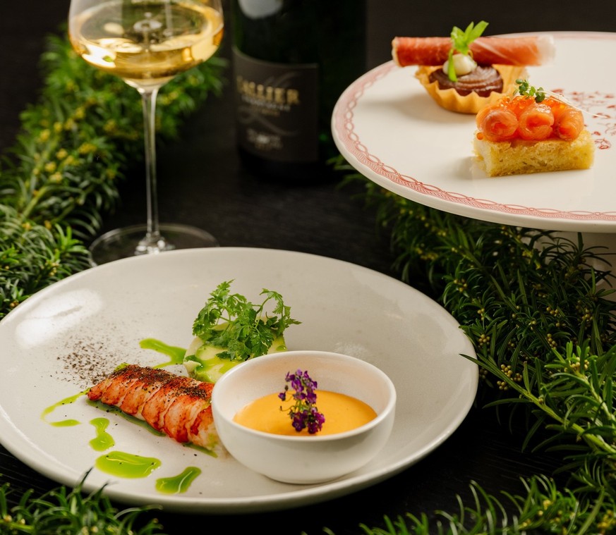 Weihnachtsmenu von Pascal Schmutz 2025

NR Production GmbH
Nicole Rötheli
nicole@nicoleroetheli.com
+41 78 896 77 79
www.nicoleroetheli.com