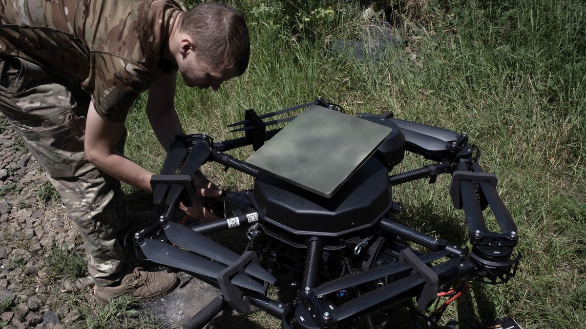 epa13068811 A Ukrainian drone operator installs a Starlink communications system on a 'Vampiro' attack drone that is due to carry out a mission at an undisclosed location near the frontline  ...