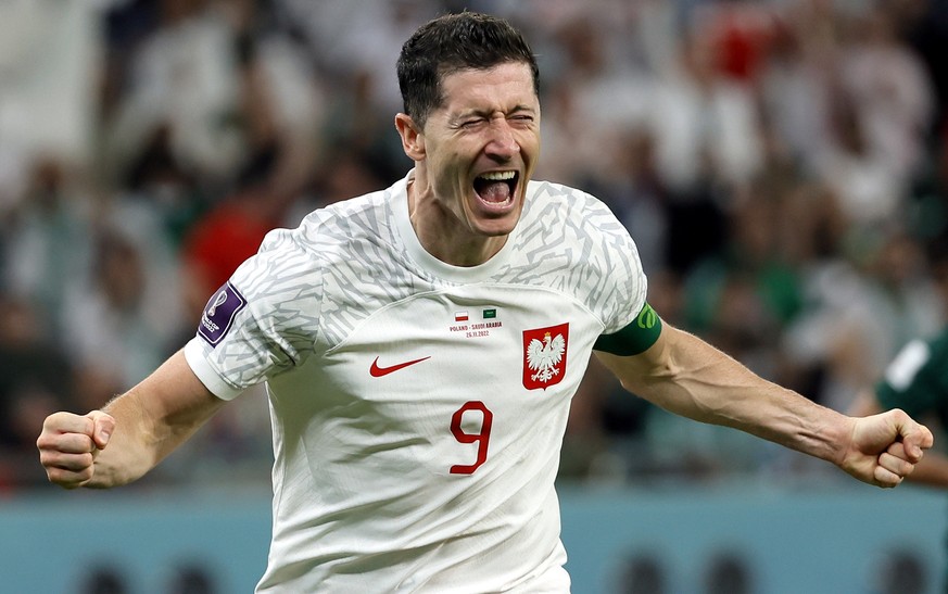 epaselect epa10330115 Robert Lewandowski of Poland celebrates scoring the 2-0 during the FIFA World Cup 2022 group C soccer match between Poland and Saudi Arabia at Education City Stadium in Doha, Qat ...