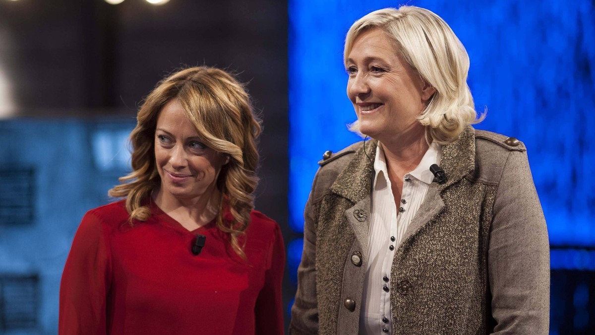 Foto IPP / Paolo Gargini 20/01/2015 Roma Trasmissine televisiva diMartedi Nella foto: Giorgia Meloni e Marine Le pen *** Photo IPP Paolo Gargini 20 01 2015 Rome TV Trasmissine diMartedi In the photo G ...