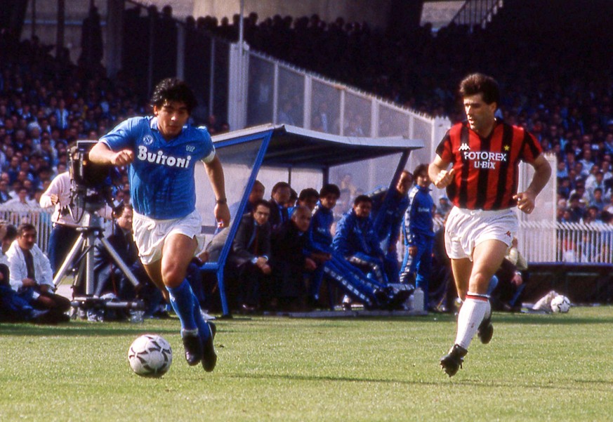 Das Duell um den Ball gewinnt 1986 Diego Armando Maradona. Im Duell um die dichteste Haarpracht wird es enger.