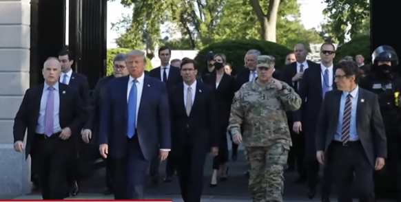 Trump auf dem Weg zur Kirche