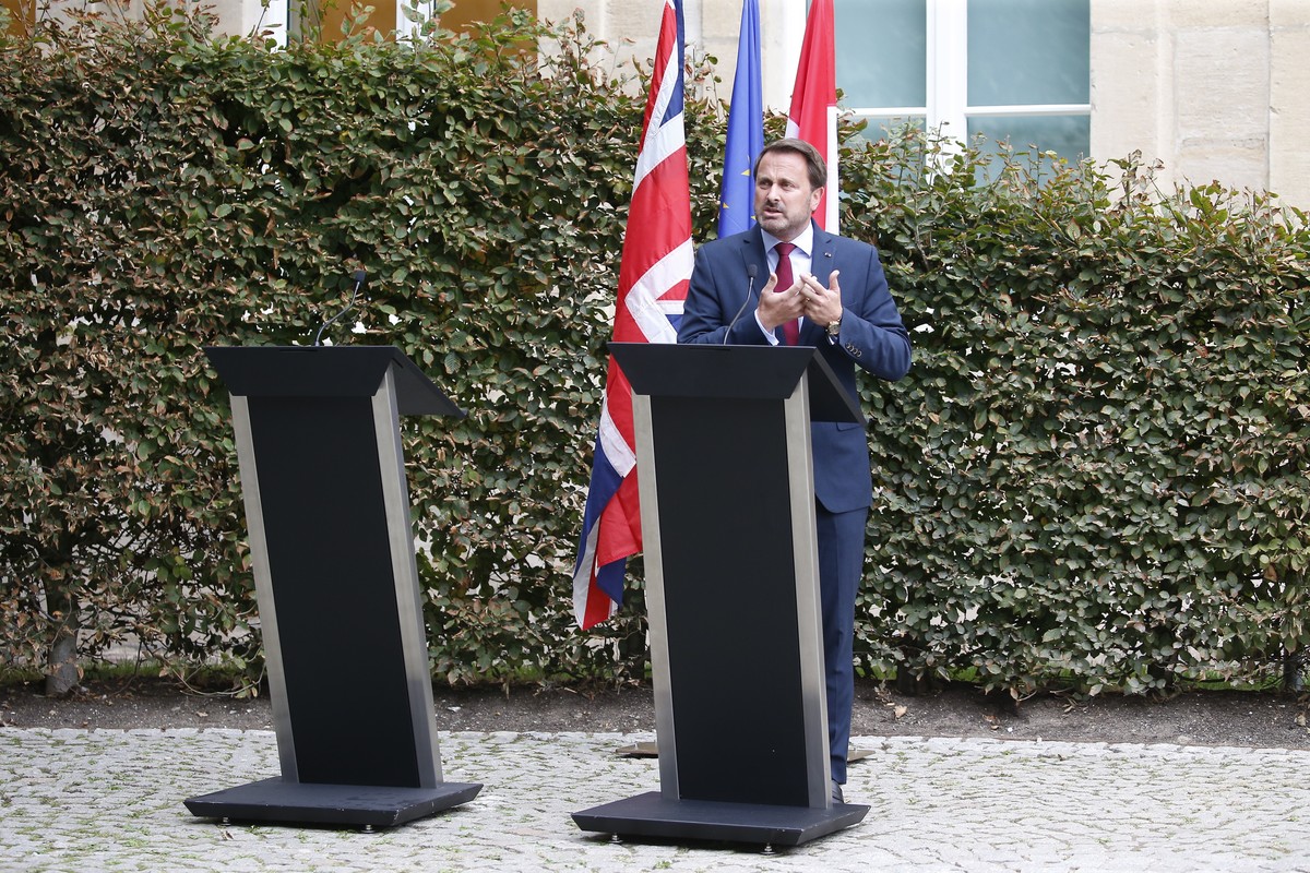 epa07846787 Luxembourg's Prime Minister Xavier Bettel speaks to the press after a meeting with British Prime Minister Boris Johnson in Luxembourg, 16 September 2019. British Prime Minister Boris  ...