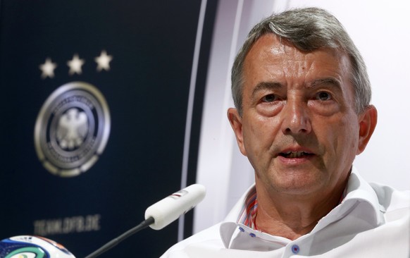 DFB-Präsident Wolfgang Niersbach hat auch ein Geschenk bekommen – aber umgehend abgelehnt.