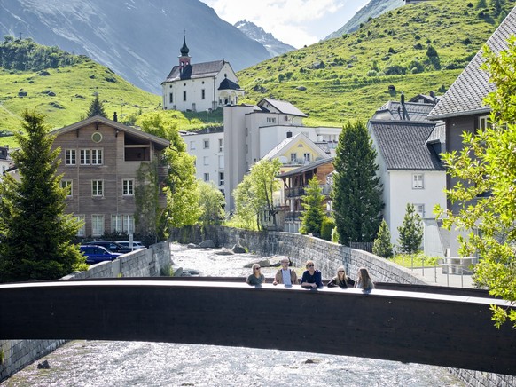 Einfach einsteigen und aussteigen, etwa hier im Dorf Andermatt.