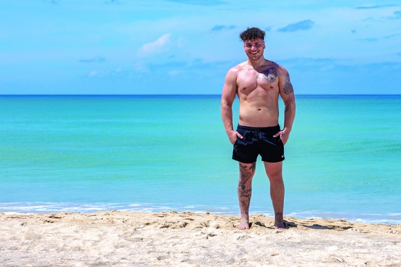 Bachelorette Schweiz 2022, Kandidaten: Urs aus Bern, Strandfoto