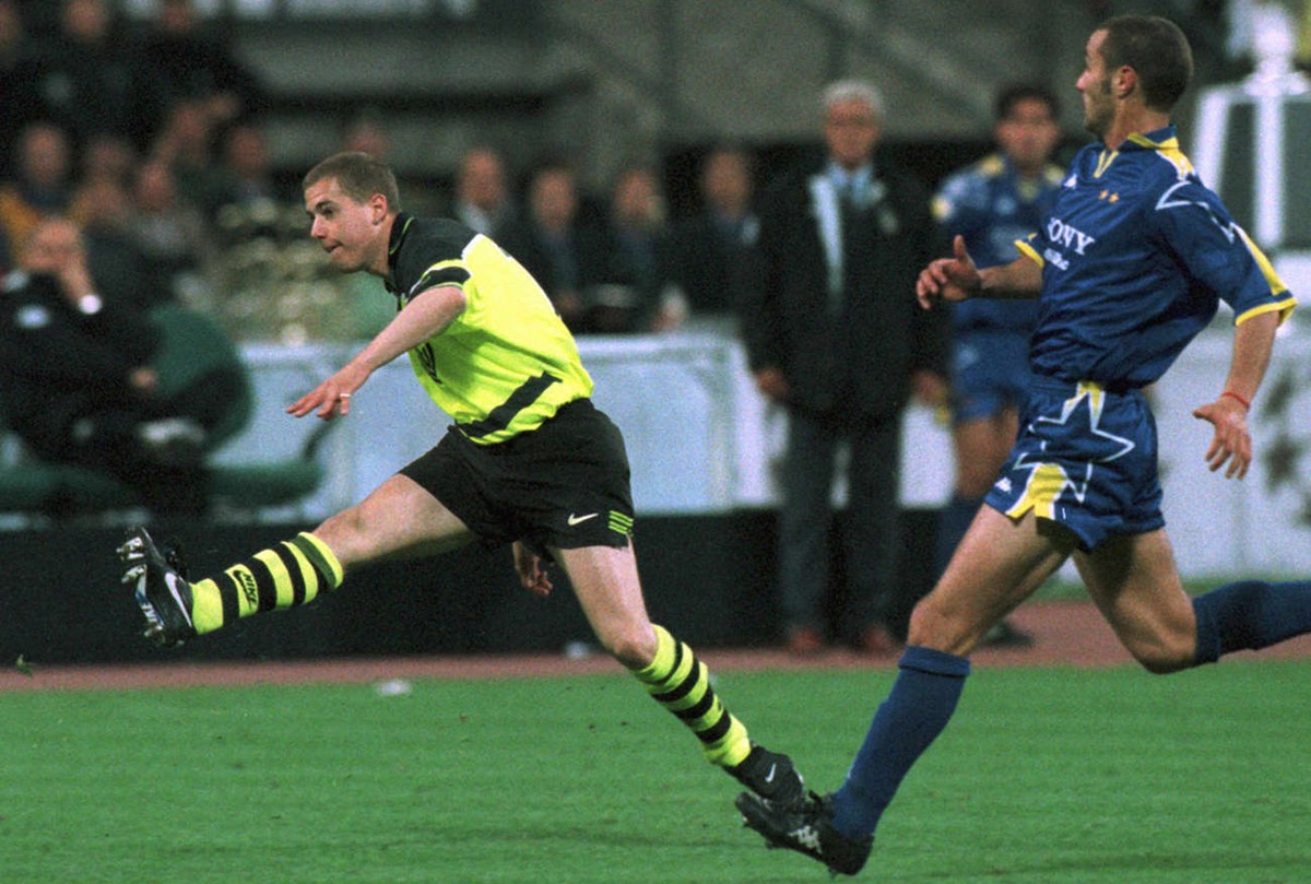 Lars Ricken passes Angelo di Livio to score Borussia Dortmund's final goal in their 3-1 victory over Juventus Turin in the European Champions League final in Munich 28 May.