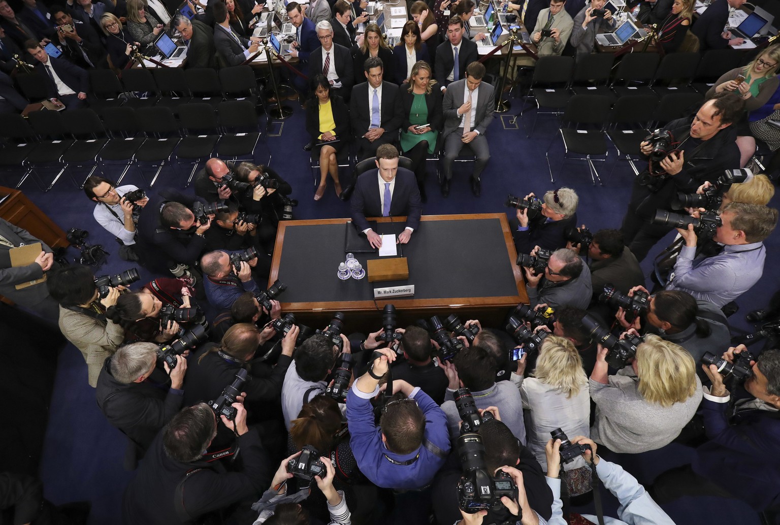 BILDPAKET -- ZUM JAHRESRUECKBLICK 2018 PEOPLE, STELLEN WIR IHNEN HEUTE FOLGENDES BILDMATERIAL ZUR VERFUEGUNG -- Facebook CEO Mark Zuckerberg arrives to testify before a joint hearing of the Commerce a ...