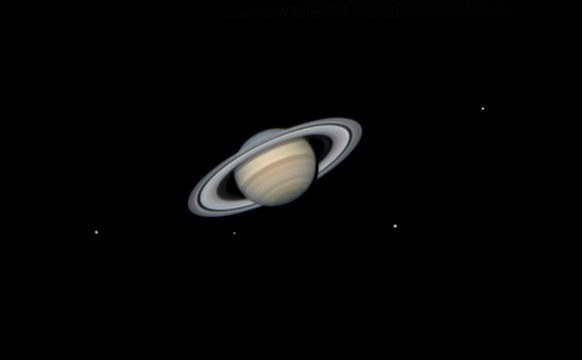 Nominierte für den Astronomy Photographer of the Year 2022. Saturn and its moons by Flávio Fortunato. Astronomy Photographer of the Year 2022 Planets, Comets & Asteroids.