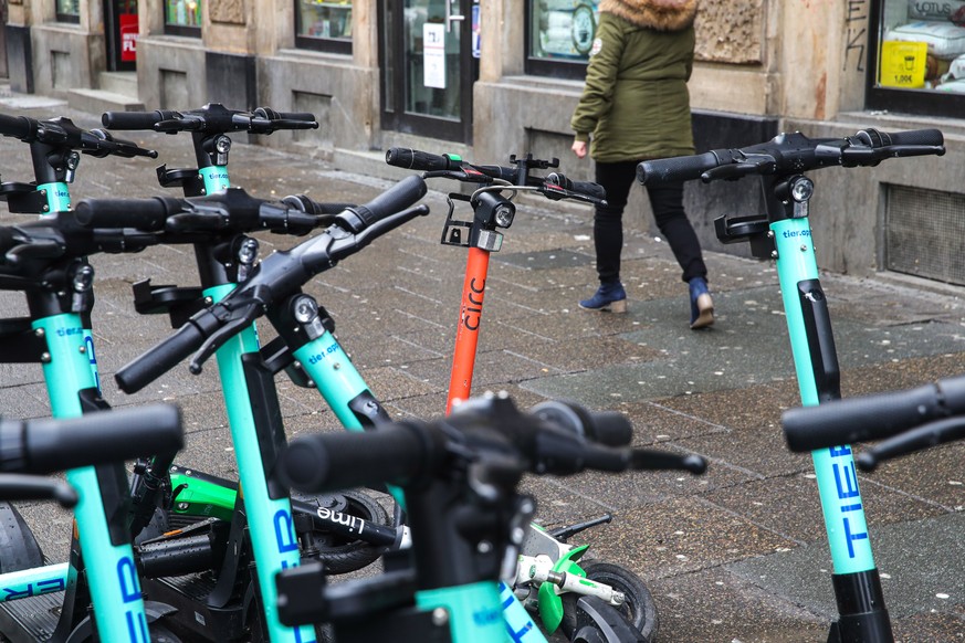 epa08172589 An electric pedal scooter of the rental company Circ is pictured next to other brands in Frankfurt Main, Germany, 28 January 2020. US e-scooter company Bird on 27 January 2020 announced it ...