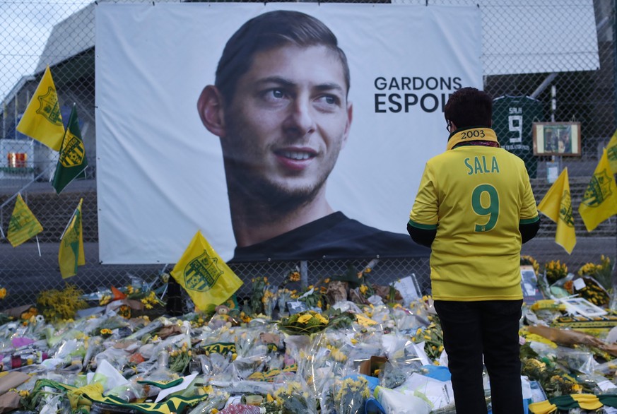 A Nantes soccer team supporters stops by a poster of Argentinian player Emiliano Sala and reading &quot;Let&#039;s keep hope&quot; outside La Beaujoire stadium before the French soccer League One matc ...