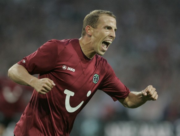 Fussball, UEFA Europa League, Saison 2011/12, Qualifikation, 4. Spieltag, Hinspiel, Hannover 96 - FC Sevilla, Donnerstag (18.08.11), AWD-Arena, Hannover: Hannovers Jan Schlaudraff jubelt ueber seinen  ...