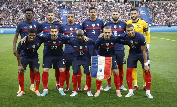 France&#039;s starting players pose for a team photo at the beginning of the UEFA Nations League soccer match between France and Denmark at the Stade de France in Saint Denis near Paris, France, Frida ...