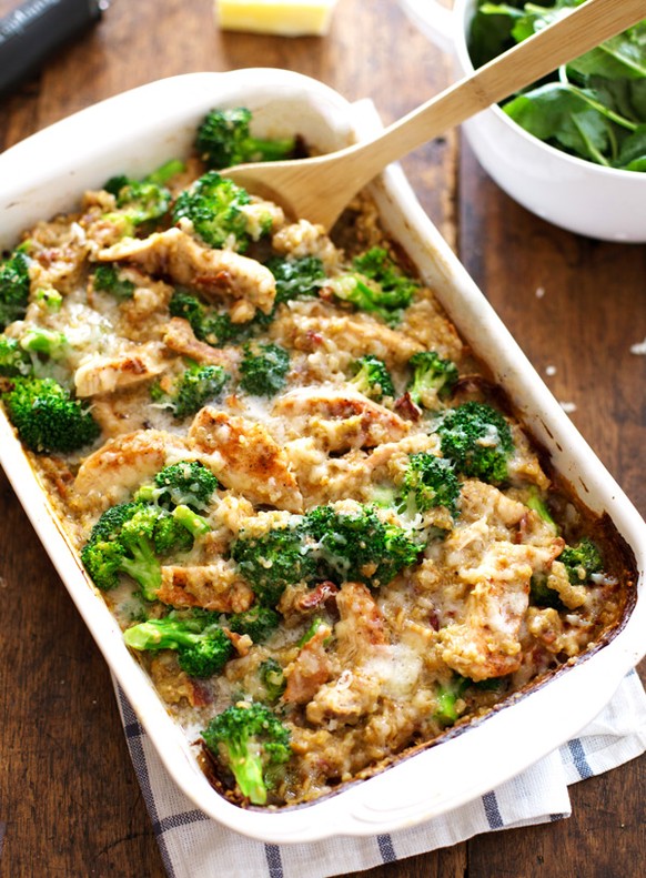 chicken brokkoli quinoa casserole http://pinchofyum.com/creamy-chicken-quinoa-broccoli-casserole