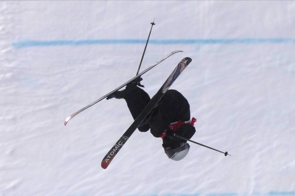 Switzerland&#039;s Fabian Boesch competes during the men&#039;s slopestyle qualification at the 2022 Winter Olympics, Tuesday, Feb. 15, 2022, in Zhangjiakou, China. (AP Photo/Francisco Seco)