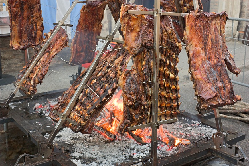 asado argentinien grill grillieren grillen bbq barbecue rindfleisch fleisch essen food
