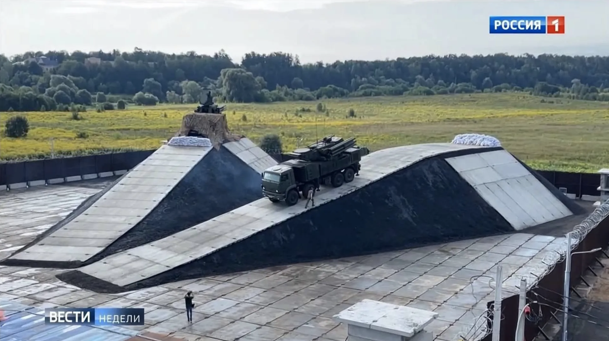 Flugabwehrgeschütze vom Typ Pantsir S-1 westlich von Moskau.