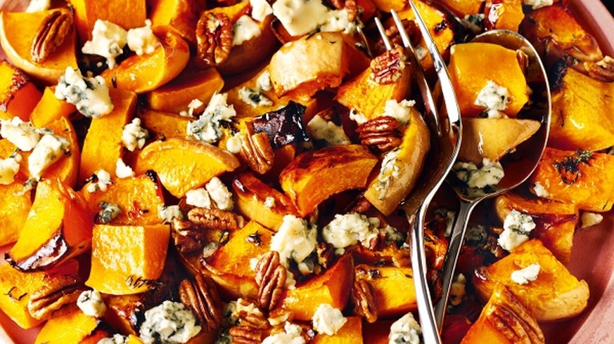 butternusskürbis blauschimmelkäse pecannüsse nuss kürbis vegetarisch gemüse käse https://www.nigella.com/assets/uploads/recipes/public-thumbnail/butternut-squash-with-pecans-a-563895d534ca9.jpg