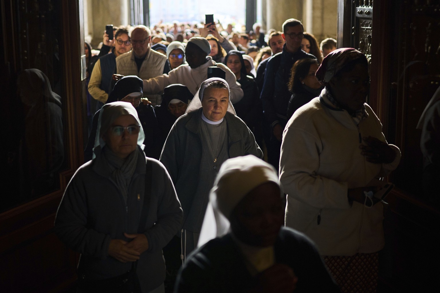 People line up as they enter St. Peter&#039;s Basilica to pay their respects to Pope Francis lying in state, at the Vatican, Thursday, April 24, 2025. (AP Photo/Emilio Morenatti)
Vatican Pope