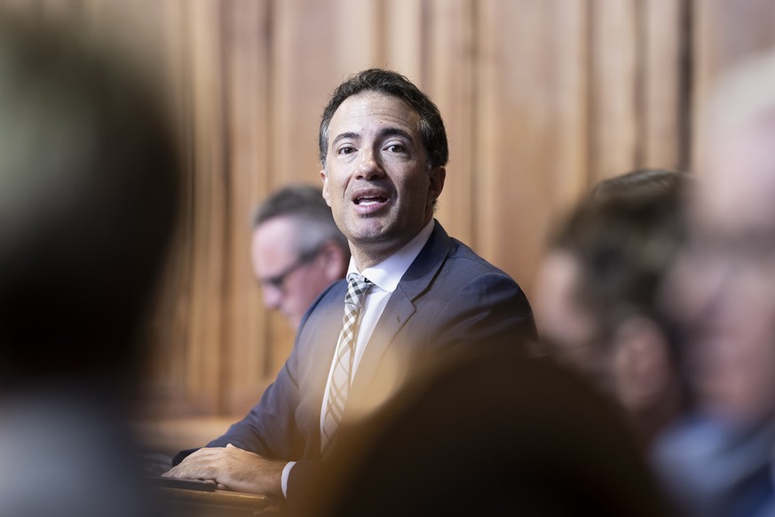 Andrea Caroni, FDP-AR, erklaert, dass er seinen Rueckweisungsantrag der Debatte um das Bankengesetz zurueckzieht, an der Herbstsession der Eidgenoessischen Raete, am Donnerstag, 17. September 2026 im  ...