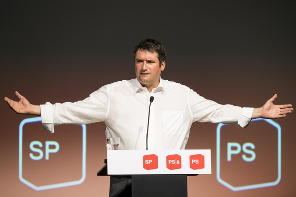 Christian Levrat, president du parti socialiste Suisse, parle lors de l&#039;Assemblee des delegues du PS Suisse, SP, ce samedi 24 juin 2017 a Fribourg. (KEYSTONE/Jean-Christophe Bott)