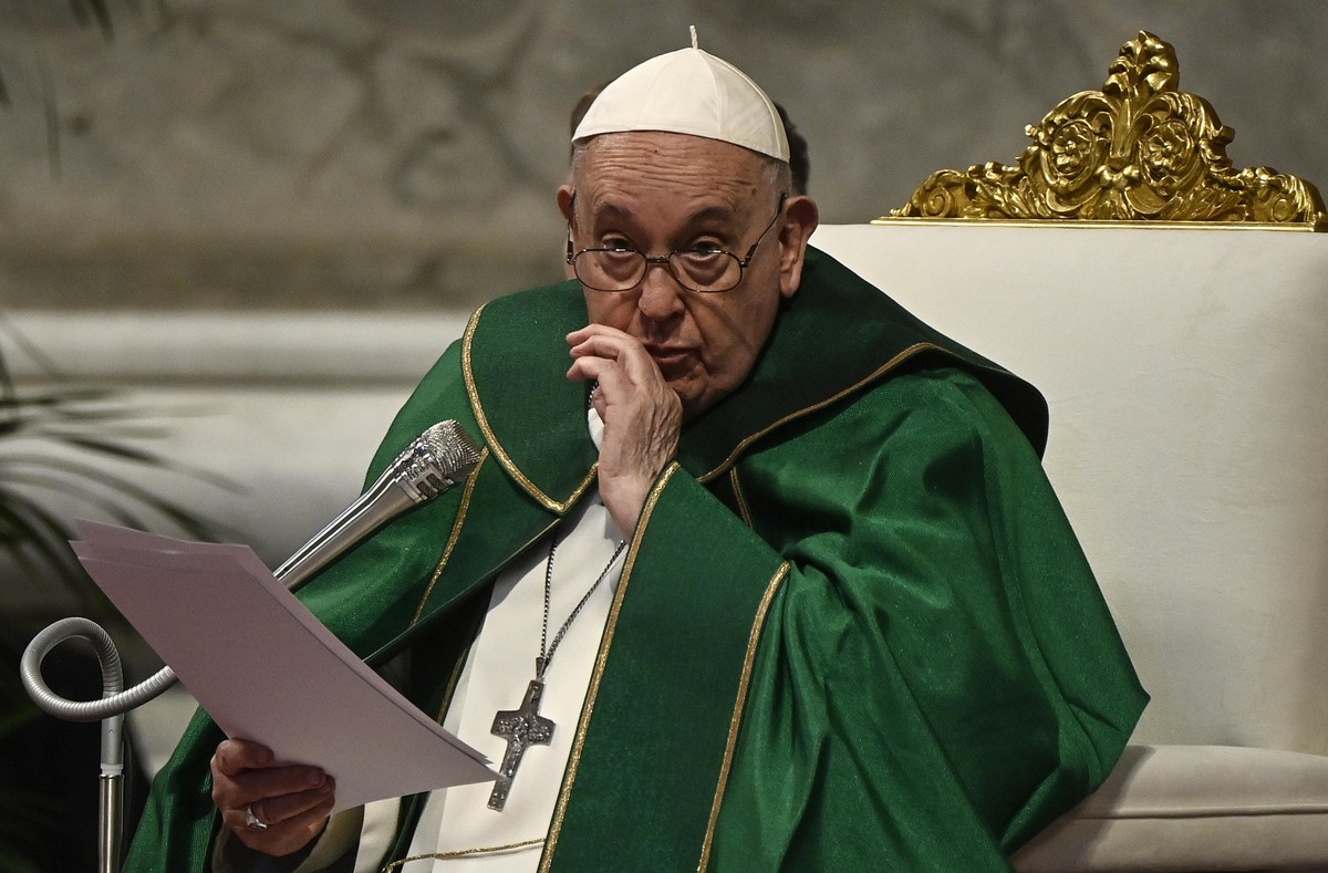 epa10984102 Pope Francis leads a holy mass for the seventh annual World Day of the Poor in Saint Peter's Square, Vatican City, 19 November 2023. EPA/RICCARDO ANTIMIANI