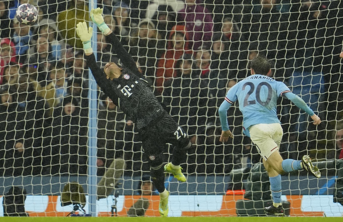 Bayern's goalkeeper Yann Sommer, left, fails to save the ball as Manchester City's Bernardo Silva, right, scores his side's second goal during the Champions League quarterfinal, first l ...
