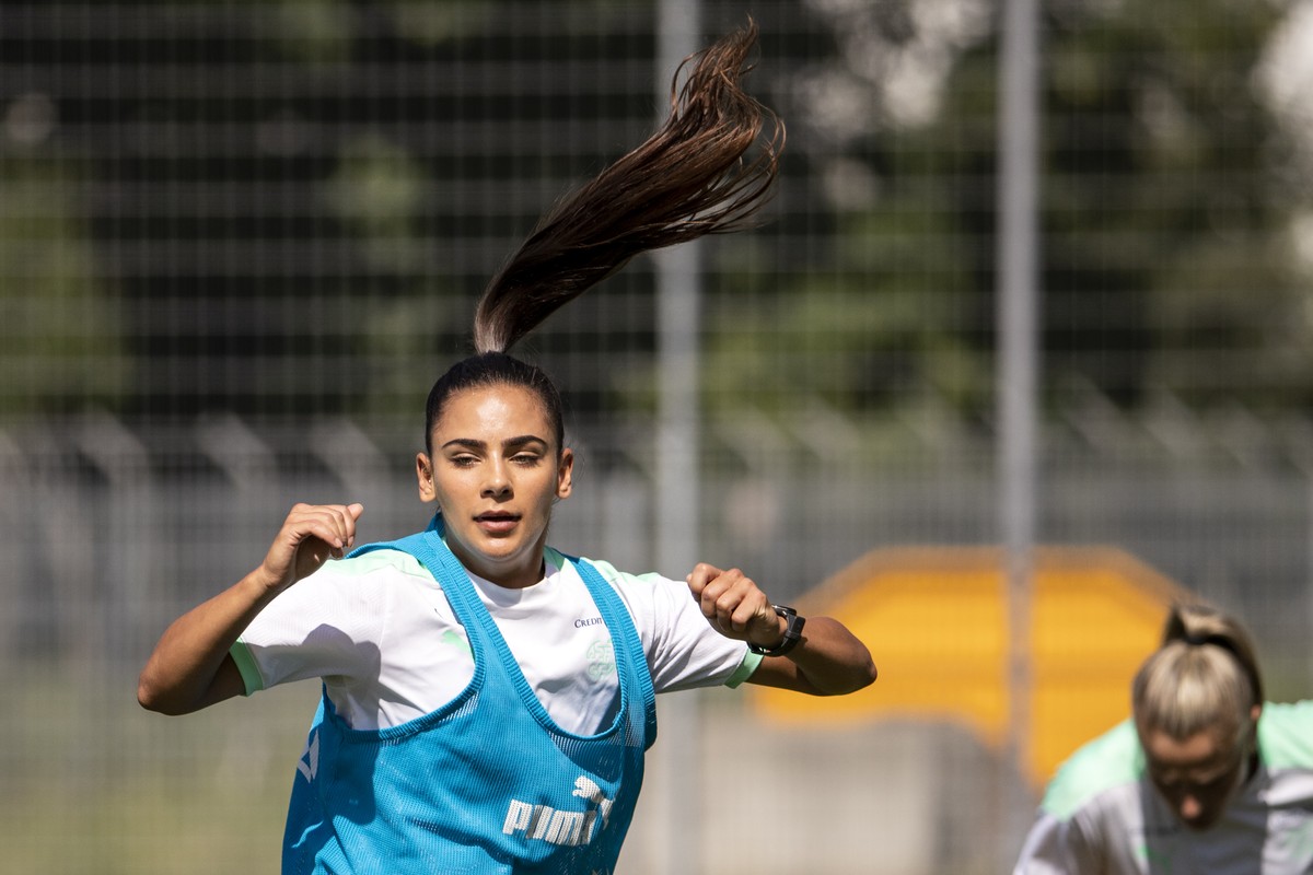 Meriane Terchoun waehrend dem Abschlusstraining der EM-Vorbereitung der Schweizer Fussballnationalmannschaft der Frauen am Donnerstag, 23. Juni 2022, in Zuerich. (KEYSTONE/Alexandra Wey).
