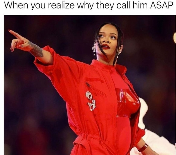 Die besten Super Bowl Memes zu Rihannas Halbzeitshow