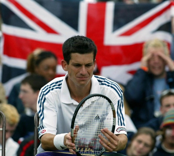 WIM41 - 20020701 - WIMBLEDON, UNITED KINGDOM : Britain&#039;s Tim Henman during a break in the fourth round match against Swiss Michel Kratochvil at the Wimbledon Tennis Championships, 01 July 2002. E ...