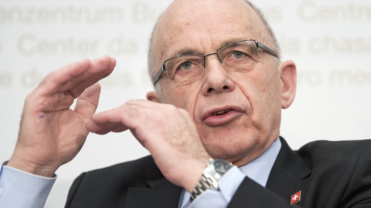 Bundesrat Ueli Maurer spricht an einer Medienkonferenz zum Rechnungsergebnis 2017, am Mittwoch, 14. Februar 2018, in Bern. (KEYSTONE/Peter Schneider)