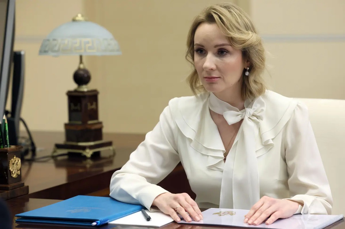 Maria Lvova-Belova a un point commun avec Vladimir Poutine: la «déléguée aux droits de l'enfant» de la Russie est désormais inscrite à La Haye comme criminelle de guerre recherchée dans le monde  ...