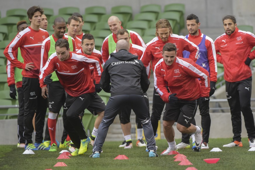 24.03.2016; Dublin; Fussball - Irland - Schweiz; Training Schweiz
Luca Zuffi, Shani Tarashaj (SUI) 
(Andy Mueller/freshfocus)

****
Football; Ireland - Switzerland; Practice Switzerland,