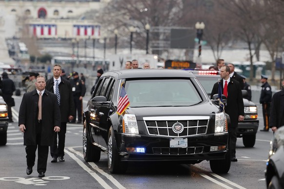 epa05736365 President Donald J. Trump inside the Presidential Limosuine called &#039;The Tank&#039; along Pennsylvania Ave. during the Inaugural Parade after Donald J. Trump was sworn in as the 45th P ...