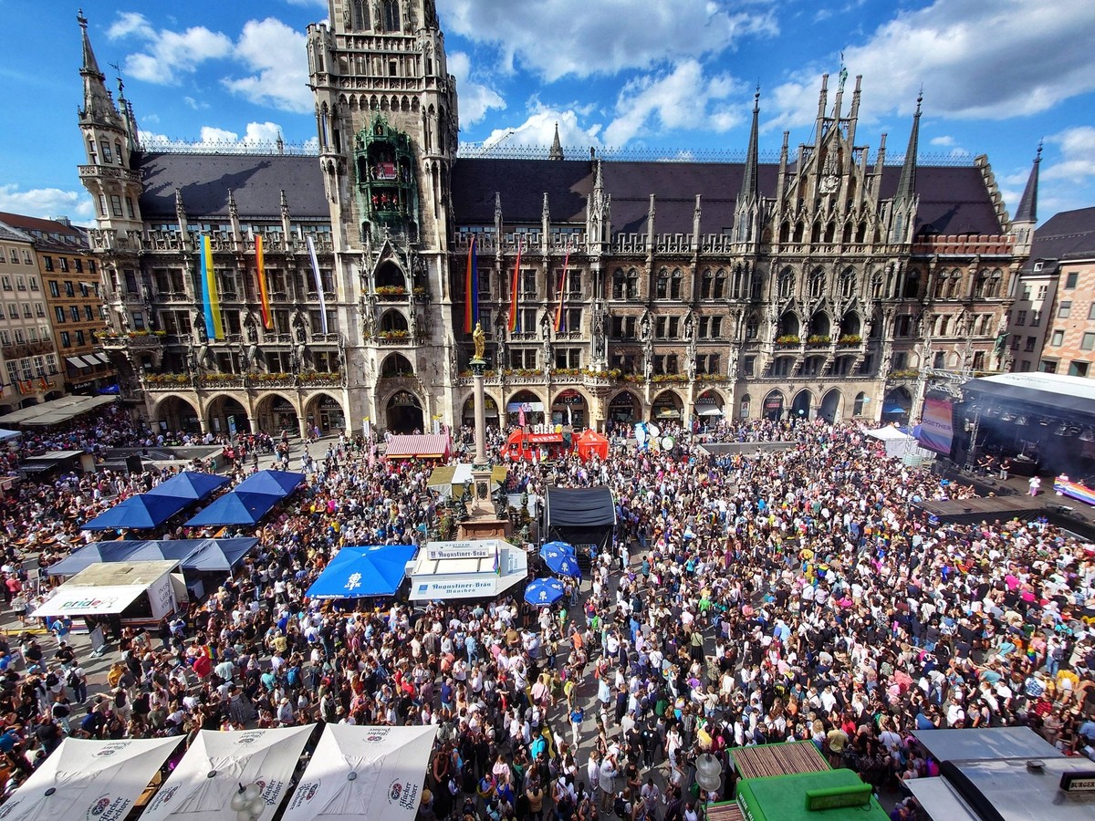 June 22, 2024, Munich, Bavaria, Germany: Residents of Munich, Germany celebrate Pride during the Christopher Street Day Parade and street parties. Munich Germany - ZUMAb160 20240622_abp_b160_065 Copyr ...