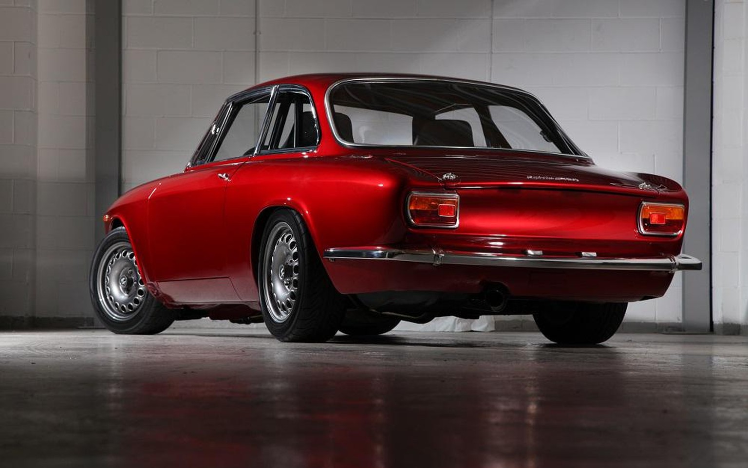 alfa romeo alfaholics restomod england italien styling tuning retro oldtimer https://www.alfaholics.com/our-cars/