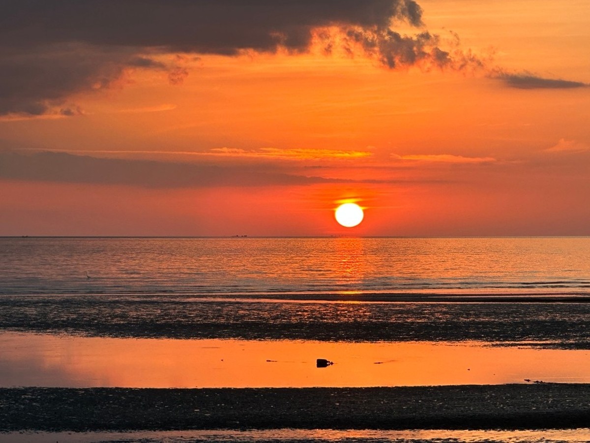Sunset Beach auf Trang, Thailand