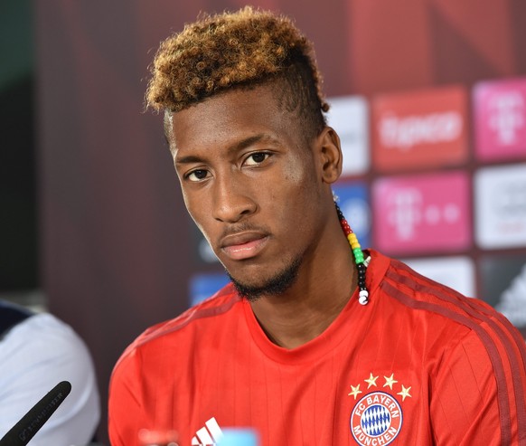 epa04923966 A handout image released by FC Bayern Munich of Bayern Munich&#039;s new signed Kingsley Coman during Coman&#039;s presentation in Munich, Germany, 10 September 2015. Bayern Munich signed  ...