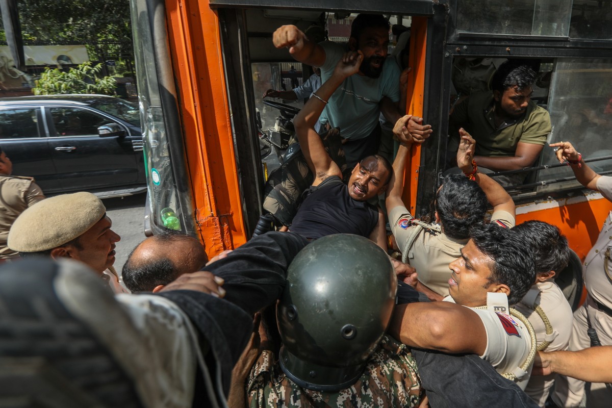 epa13293697 Indian police detain supporters of the Cockroach Janta Party (CJP) as they take part in a protest demanding the resignation of Chief Election Commissioner Gyanesh Kumar at parliament stree ...