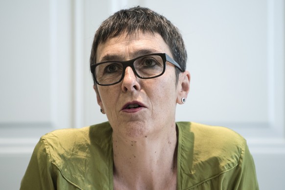 Barbara Gysi, Vizepraesidentin und Nationalraetin SP-SG spricht an einer Medienkonferenz zum Fuenf-Punkte-Plan gegen Gewalt an Frauen, am Freitag, 17. August 2018, in Bern. (KEYSTONE/Peter Schneider)