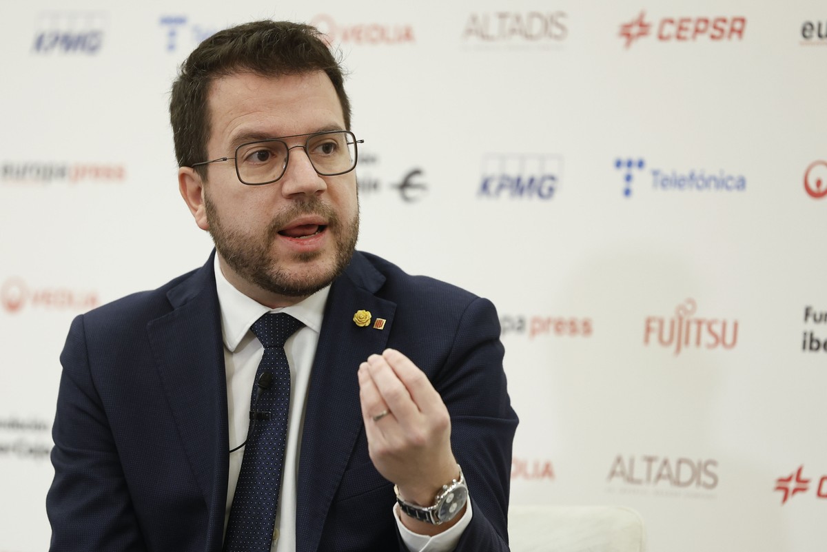 epa11230646 Catalan regional President Pere Aragones speaks during a breakfast briefing held in Madrid, Spain, 20 March 2024. The 2024 Catalan regional election will be held on 12 May 2024 EPA/Chema M ...