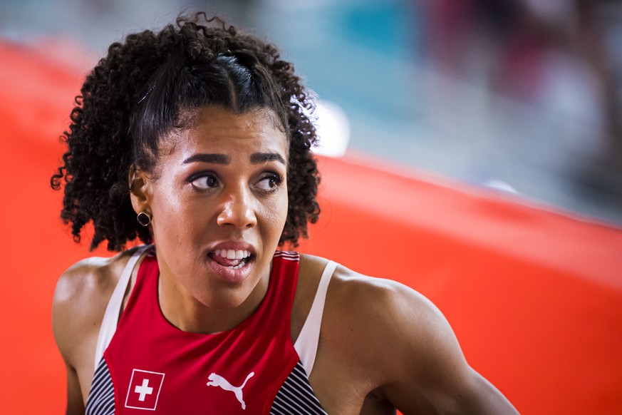 ARCHIVBILD ZU DEN SCHWEIZER FAHNENTRAEGERN BEI OLYMPIA --- Mujinga Kambundji from Switzerland reacts during the women&#039;s 100 meters semi-final at the IAAF World Athletics Championships, at the Kha ...