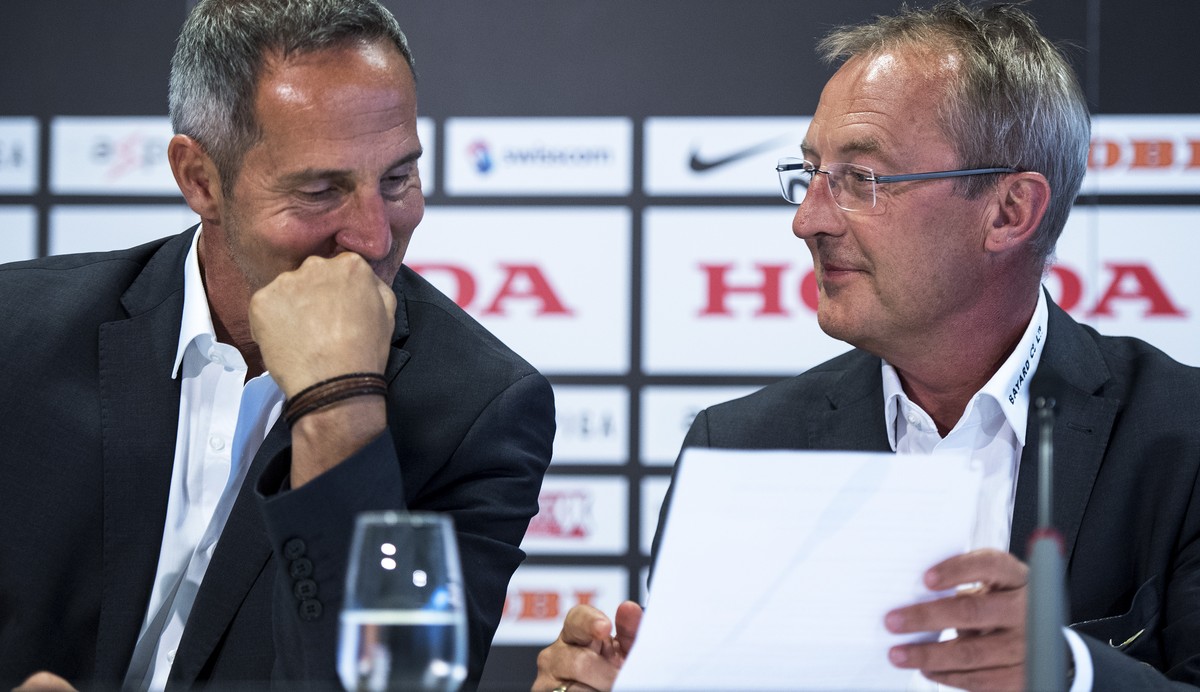 19.07.2016; Bern; Fussball Super League - BSC Young Boys Medienkonferenz;Trainer Adi Huetter (YB) und Sportchef Fredy Bickel (YB) (Urs Lindt/freshfocus)