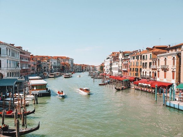 Die Aussicht von der «Rialtobrücke» in Venedig auf den «Grand Canale».