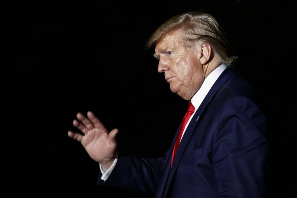 President Donald Trump waves as he arrives at the White House in Washington, Thursday, Aug. 1, 2019, as he returns from a campaign rally in Cincinnati. (AP Photo/Carolyn Kaster)
Donald Trump